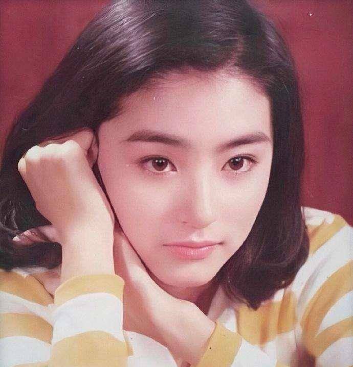 "潇洒贵妇"林青霞:二十年的琼瑶梦,生日获赠丈夫11亿别墅_邢李源_西蒙