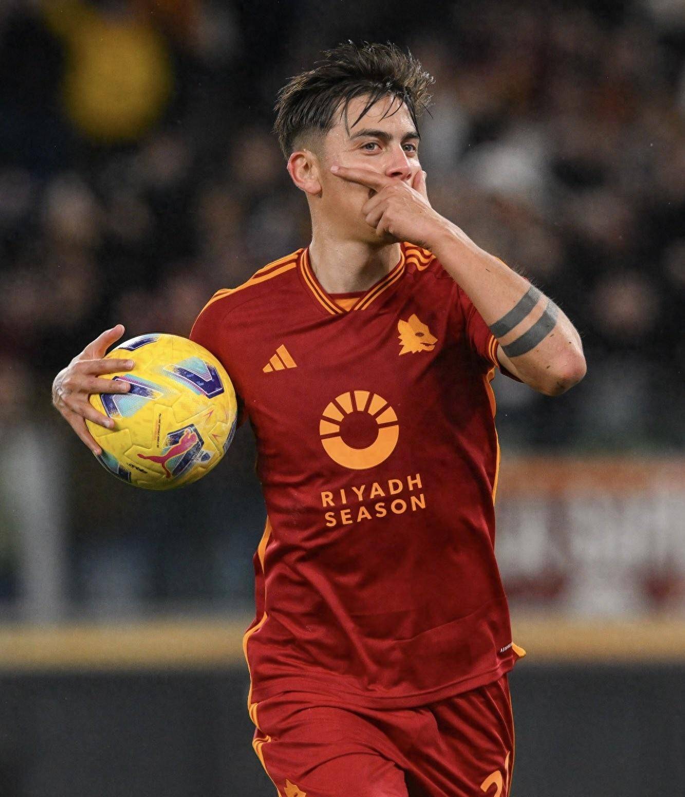 小魔王霸气戴帽,依然仰望梅西,德罗西换人,罗马3连胜_巴拉_都灵_本