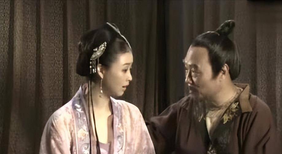 《神探狄仁杰》18年后,有人踏上人生巅峰,有人头发花白坐上轮椅