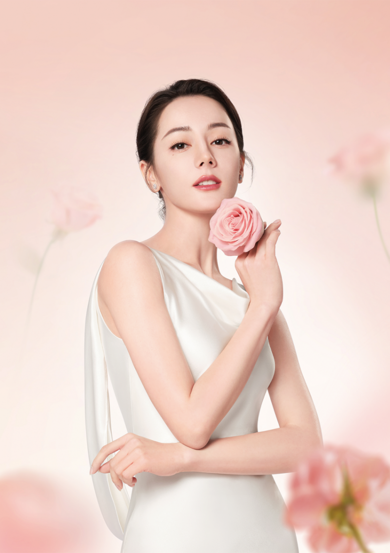 半亩花田携手身体乳,手霜全球代言人迪丽热巴,打造春日焕白新风尚