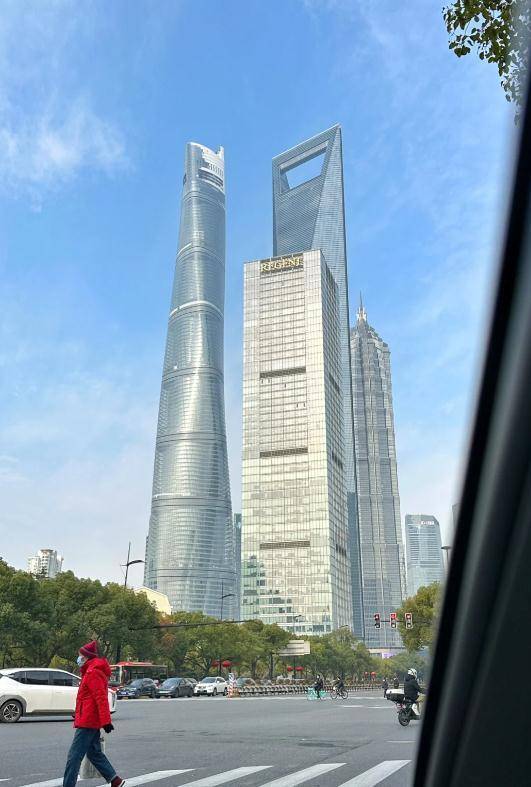 中国最高的上海中心大厦顶楼被冻住了?