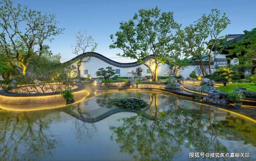 项目周边环绕着自然生态,依托新城公园,汇龙湖公园,金山城市沙滩,金山