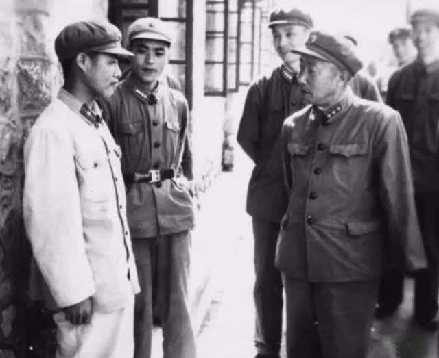 职务比老首长高,授衔时人家是上将,他只是中将_彭绍辉_张震_级别