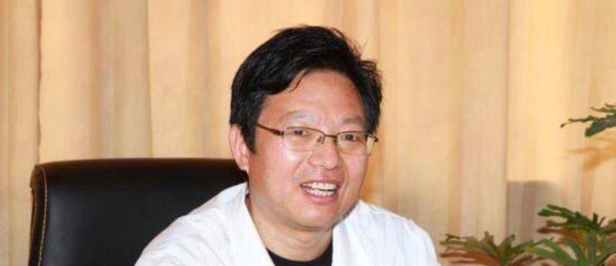 父母_女孩_医生