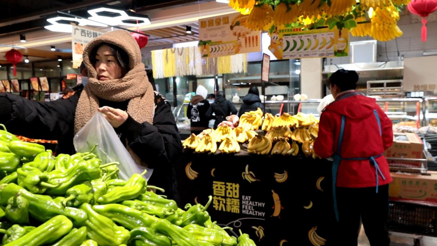 河南淮滨:雨雪来袭 商超货源充足_蔬菜_天气_市民