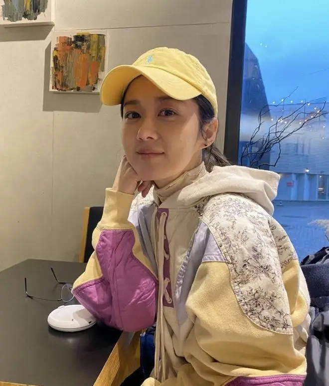 43岁张娜拉近照曝光,素颜出镜显沧桑,眼角细纹明显,女神也老了_岁月