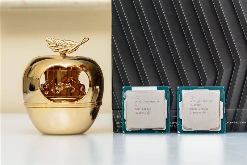 由于cpu底座完全通用,所以相比i7-8700k外观上并没有任何变化.