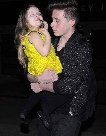 "投胎达人"贝小七:被父亲和3个哥宠上天,未来嫂子都要讨好她_贝克汉姆