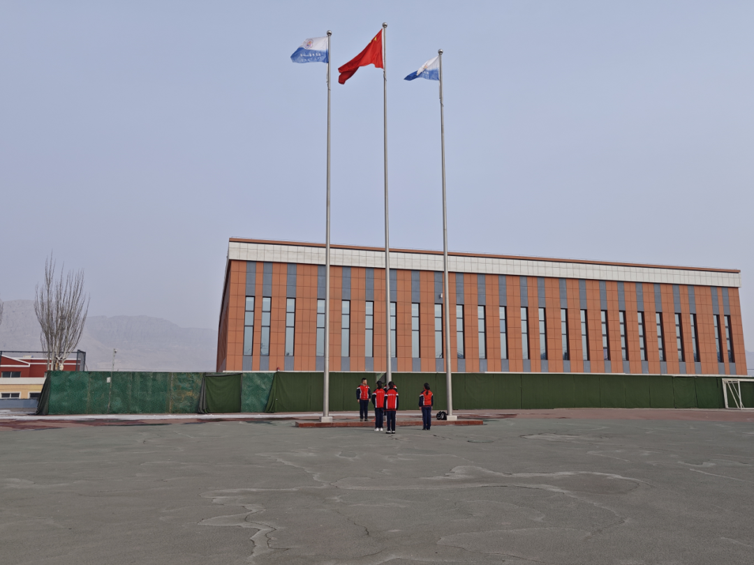 龙行龘龘启新篇,和美与共向未来——棋盘井第一小学开学典礼_全体师生