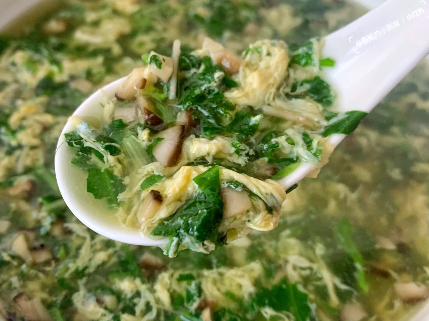 六,荠菜汤春天的味道荠菜汤,鲜味十足,一碗不够喝食材:荠菜200克 香菇