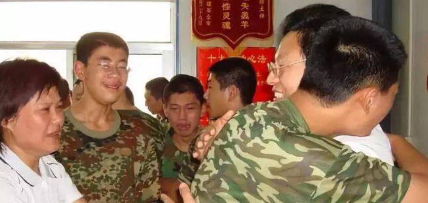 悲剧至今15年,是谁制造了"恶魔"杨永信?_父母_女孩_医生