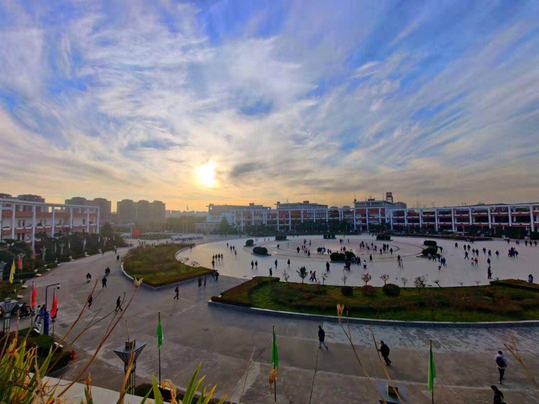 河南工业职业技术学院是重点大学吗?_教育_社会_发展