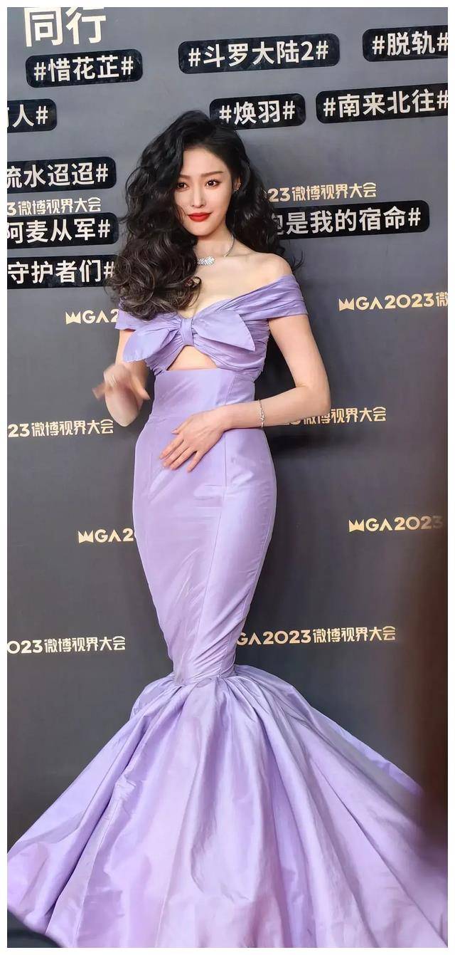 张天爱火辣身材,深v性感大秀,完美的曲线,不容错过!_电影_未来_气质