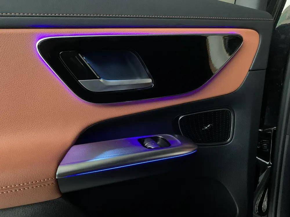 23款奔驰glc260l加装固定踏板 豪华氛围灯 效果分享_搜狐汽车_搜狐网