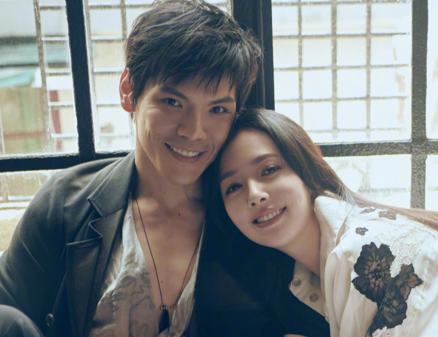 郭美女女儿一周岁,向太晒小奶黄正面照,粉丝却只关注她的脚尖_向佐跟
