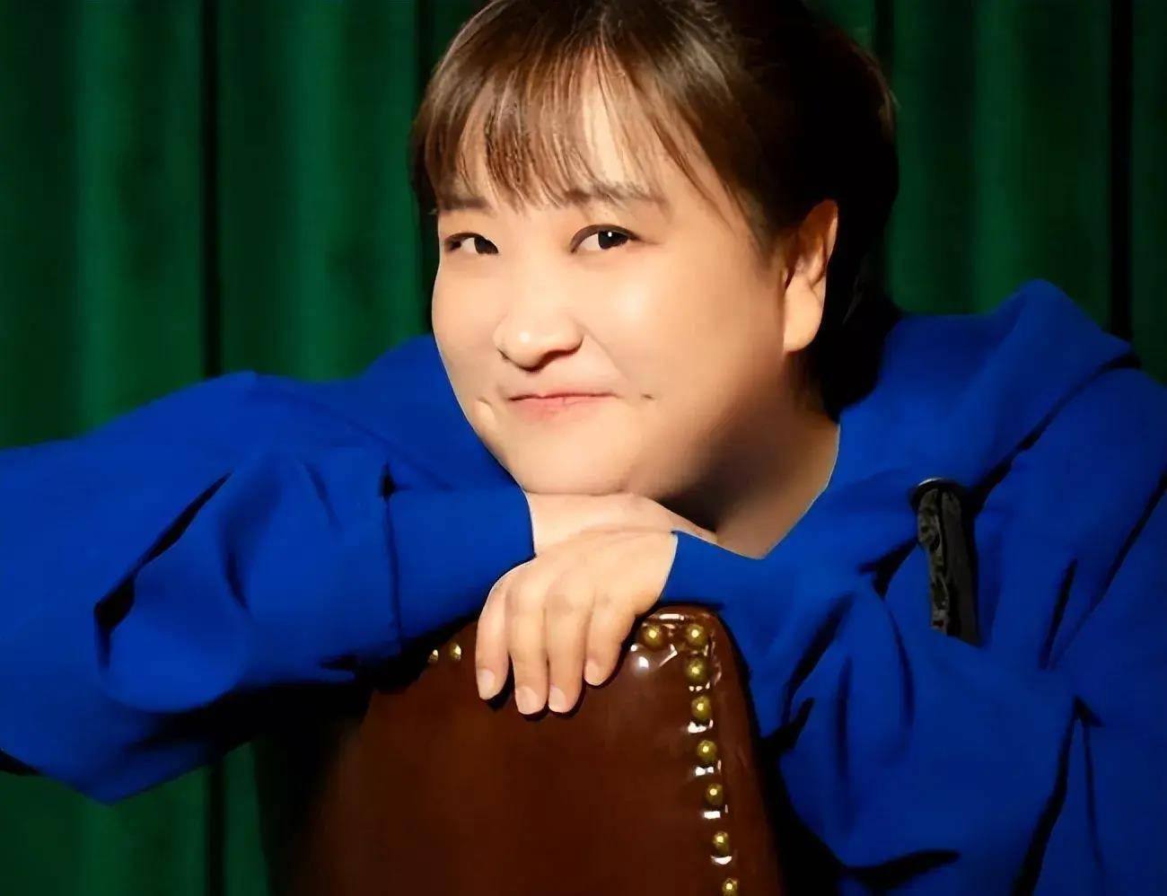 贾玲拳击私教是体育大学教授_王德_上海_同年