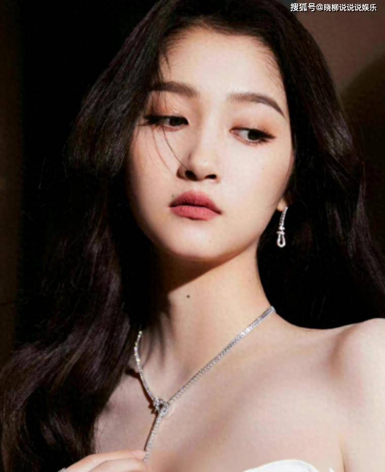 事实证明,和鹿晗挺过七年之痒的关晓彤,已经走上了另一条道路!