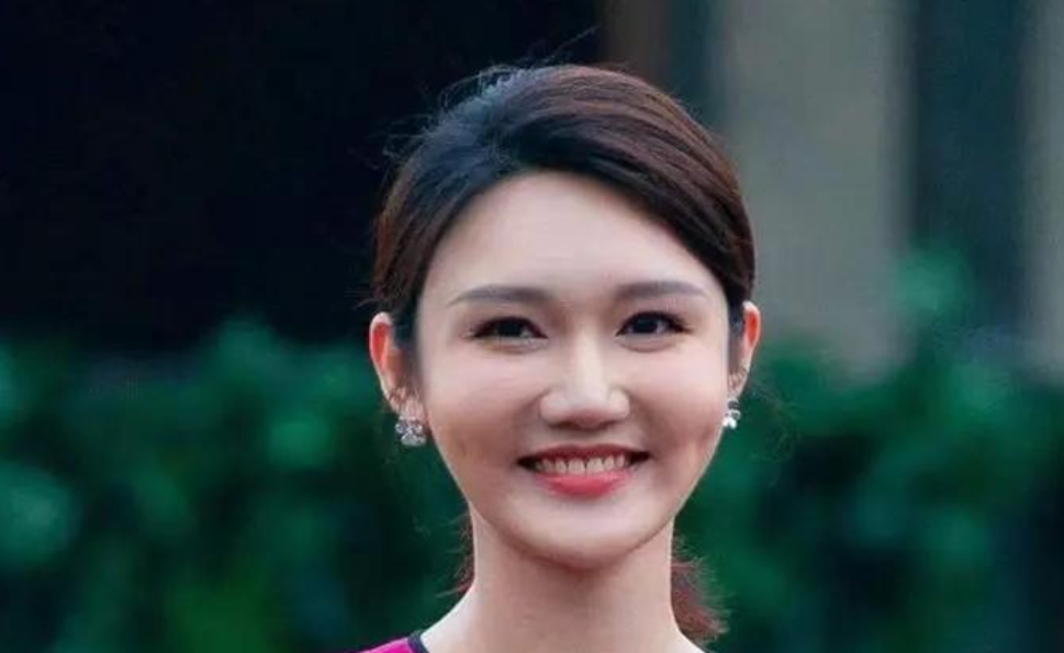 接连口误却被央视力捧,35岁仍旧未婚的龙洋,如今现在如何_节目_因为