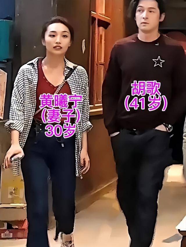 胡歌与妻子罕见同框,一同外出到超市大采购,夫妻二人分工明确_胡佳