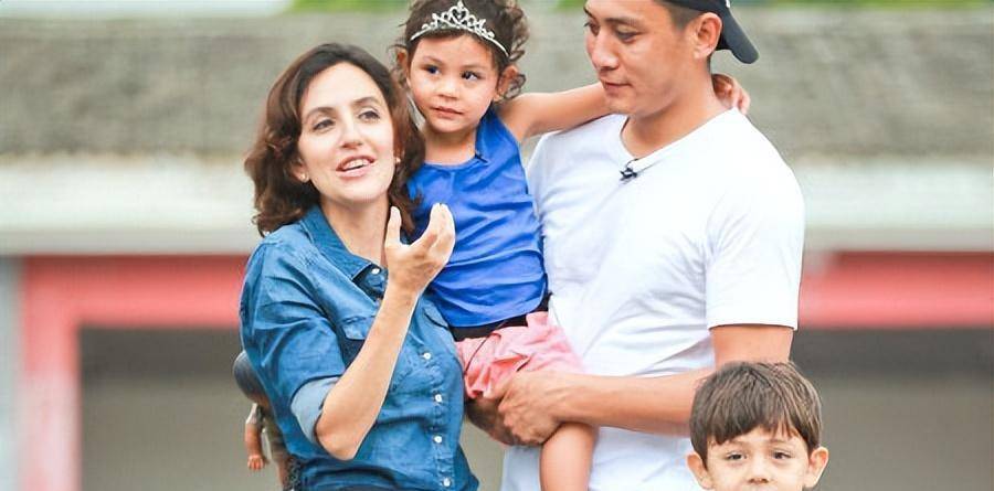 嘴凸龅牙,颜值下滑,父子像兄弟,明星混血儿的颜值也不过如此_周华健