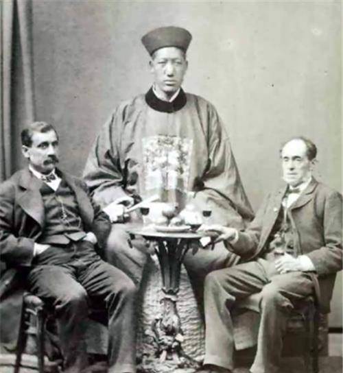 晚清巨人詹世钗,超姚明93厘米,娶英国老婆生3娃,后代现状如何_身高