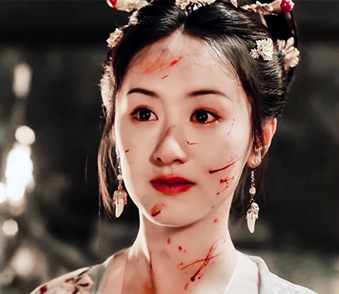 同样是演"美人身负重伤",把杨紫和刘诗诗放一起看