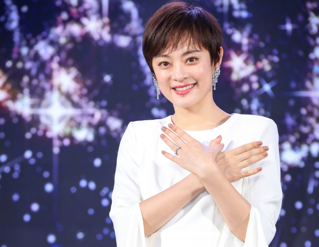 孙俪晒晚餐照,难怪她体重才90斤,身材惹人羡,不愧为健身达人_动作