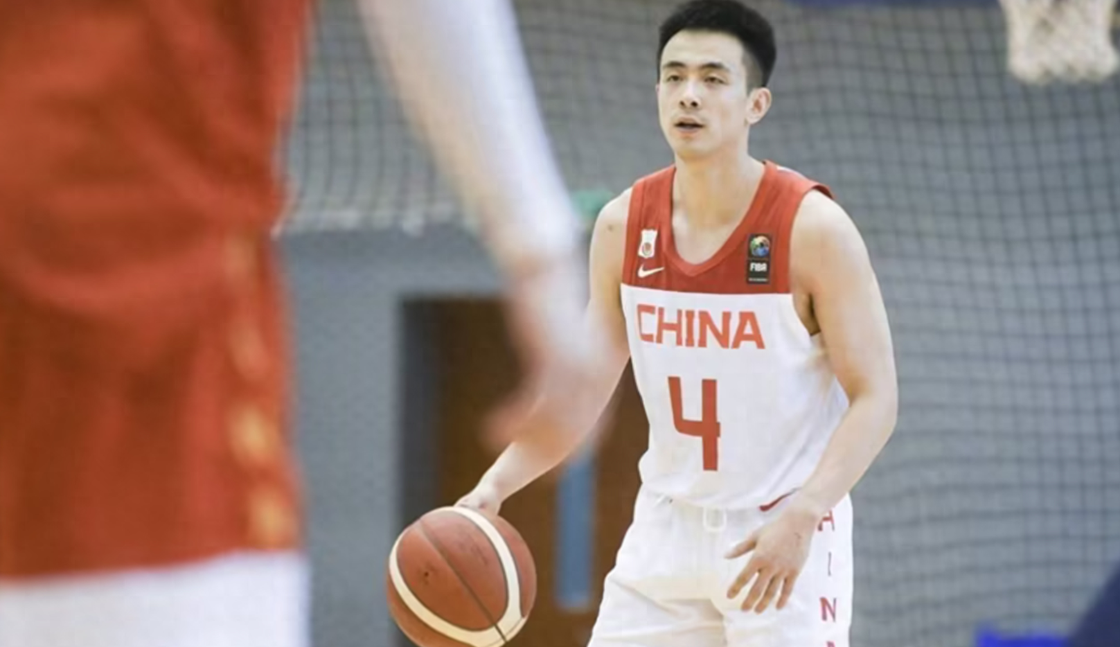 "有一些人只是吃篮球,还在批评中国篮球,这些人不想再说什么,球迷听不