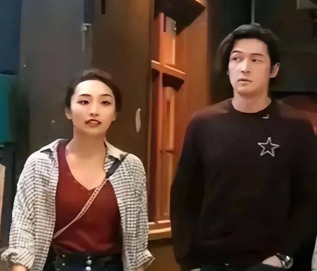 胡歌携助理老婆超市大采购,年货堆满购物车,黄曦宁忙前忙后_成功_胡佳