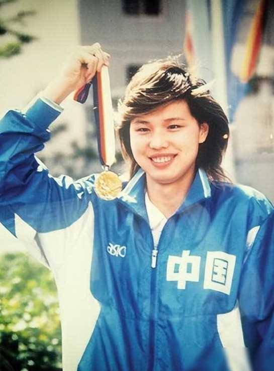 奥运冠军庄泳:移居新加坡,跟队友前男友结婚,如今家庭生赢家_游泳