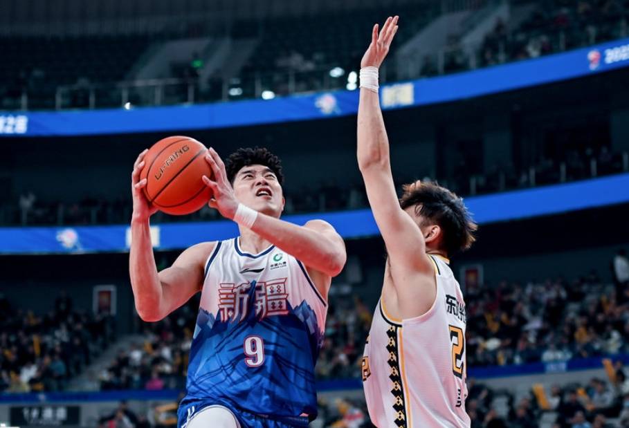 新疆男篮3分险胜广厦,克里克完成首秀,赵睿等多人缺阵