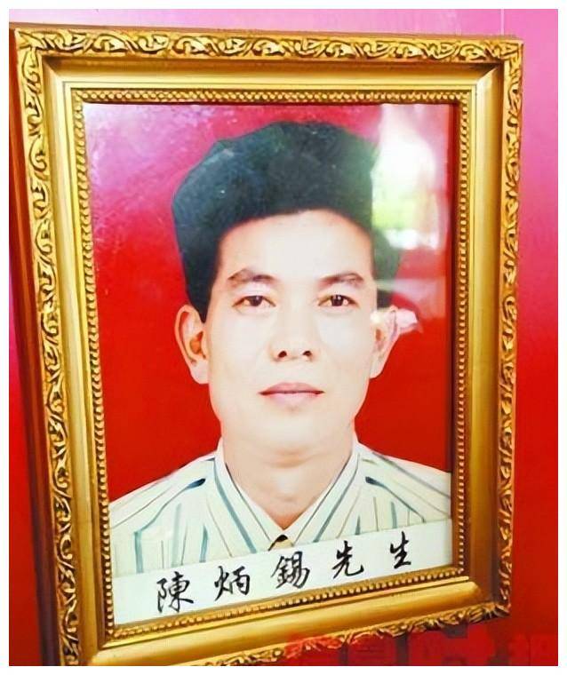 曼谷警方逮捕潜逃至泰国的刘招华老板,因涉嫌拜佛被抓.