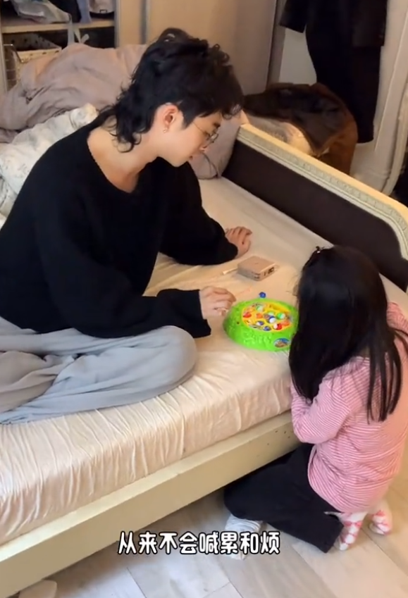 56岁伊能静跑韩国打水光针,晒医美效果像30多,网友:下次带秦昊_哈利