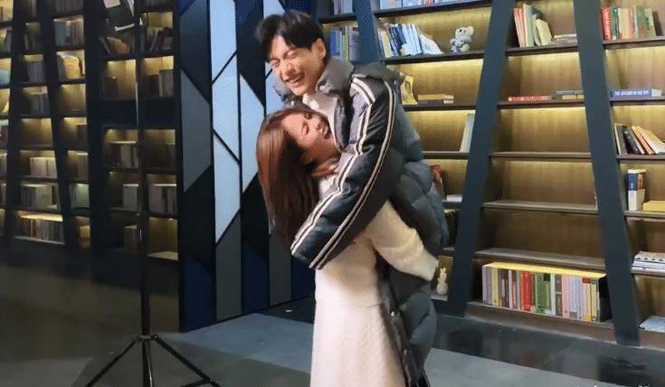 罗云熙公主抱好甜,谁留意白鹿干啥?数你厉害_观众们_时候_合作