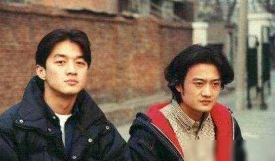 陈建斌大学旧照流出,亮点却全在李亚鹏,怪不得王菲周迅都"沦陷_演艺