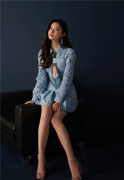 林允现身发布会大秀一字腿,看到无滤镜的生图后,网友:无话可说!