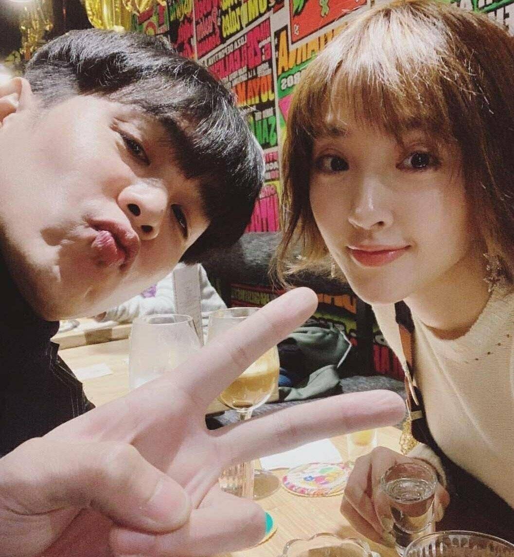 唐艺昕近况似偏爱辣口,狂吃骨髓补充胶原蛋白,张若昀亲自下厨为其精准