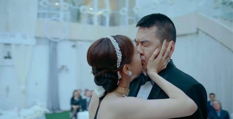 李一桐晒《甄嬛传》剧照恶搞陈建斌,隔空喊话:嬛嬛,朕有夏贵人了_剧中