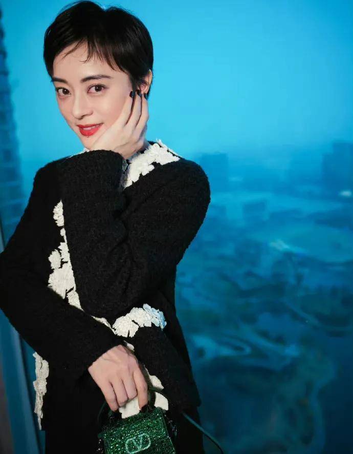 孙俪时隔四年再进剧组,40岁身材发福演90后女警,剧情都市悬疑_生活_邓