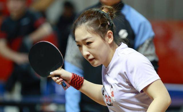 刘诗雯展现健美身姿,积极备战国内赛事,秉持乒乓球事业之心_运动_训练