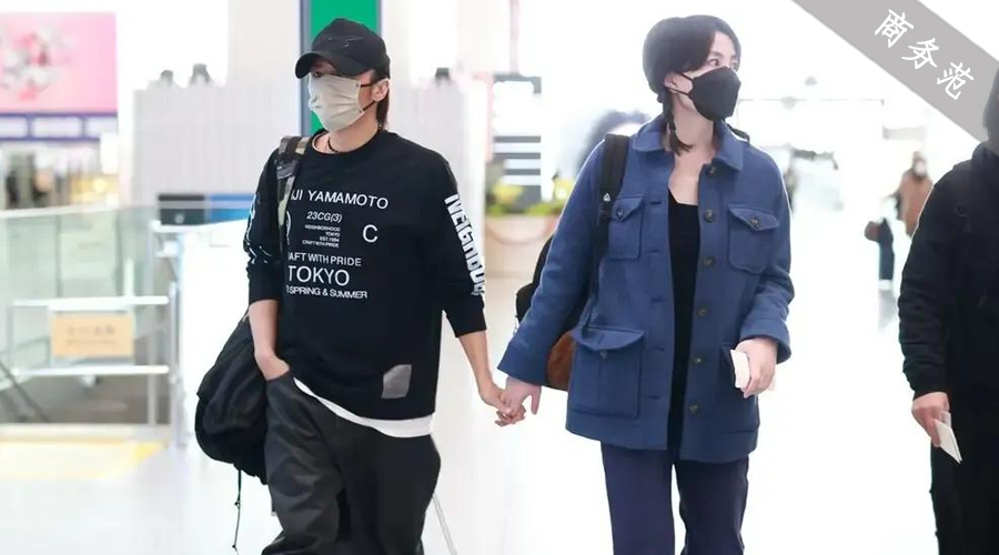 王菲机场背火longchamp包,"松弛感"拉满!