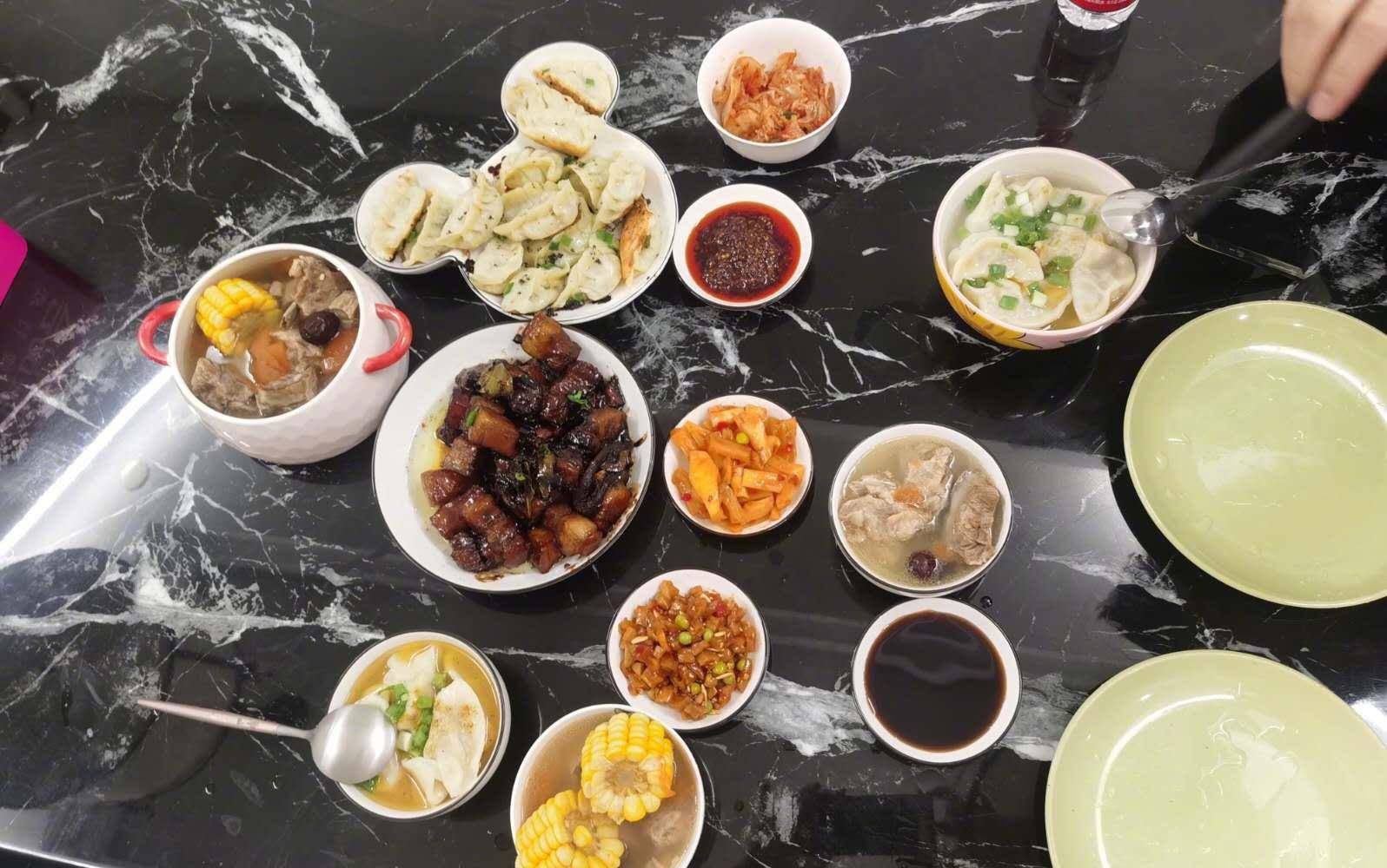 林允新家邀请王大陆做客,为他做一桌子菜,因戏结缘_张天_时候_节目