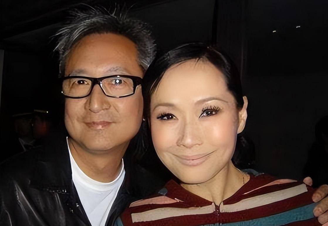 赵雅芝与叶童庆祝《新白娘子传奇》30周年,面容争议引发思考_观众