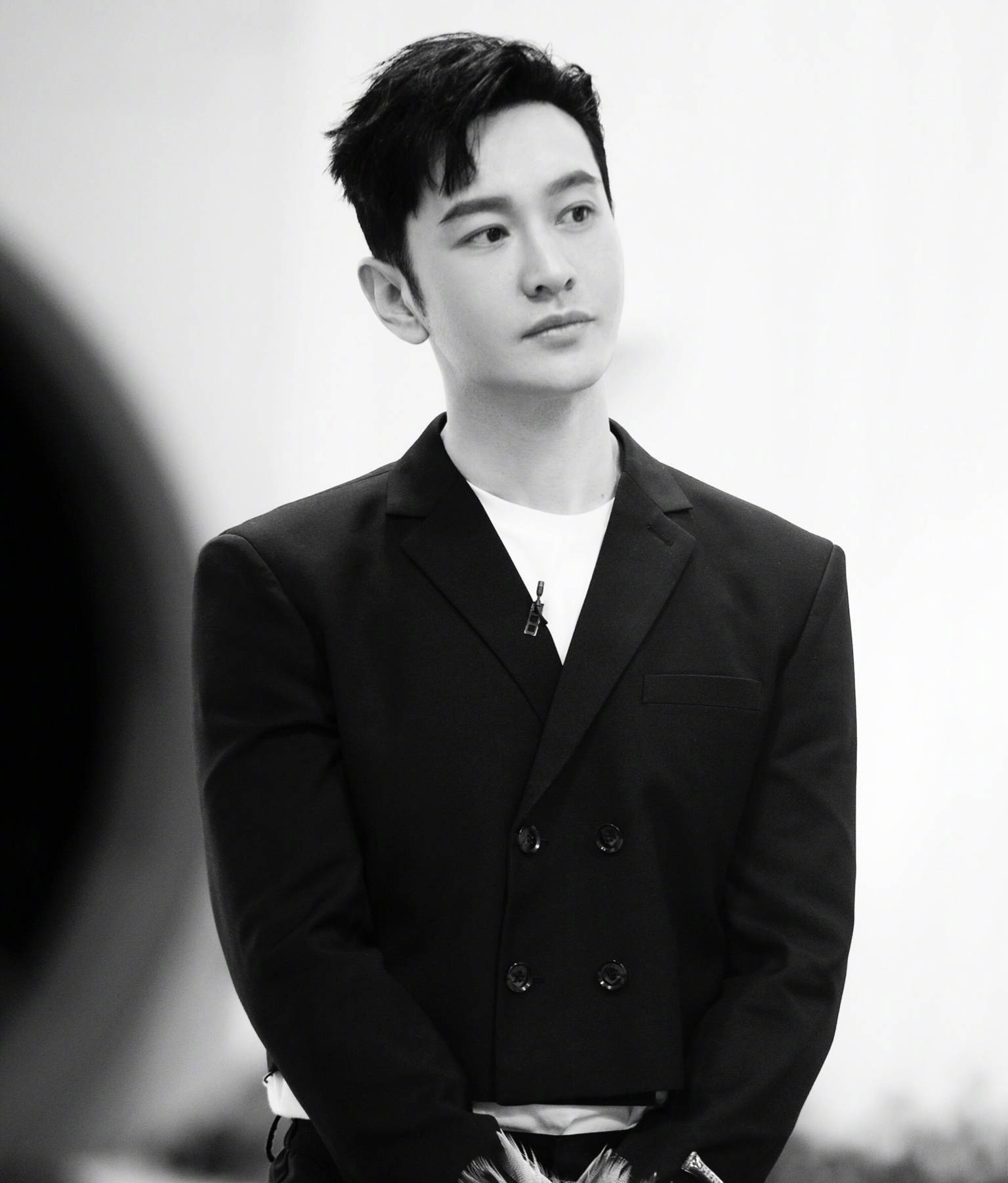 录完《中餐厅》的黄晓明累到不行,束手无措发文:同事说我嚼着饺子睡着