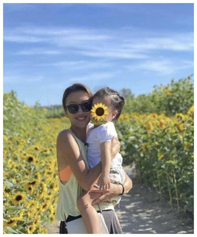 谢婷婷女儿5岁生日,母女合照曝光 美如两颗星,宛如亲生一样.