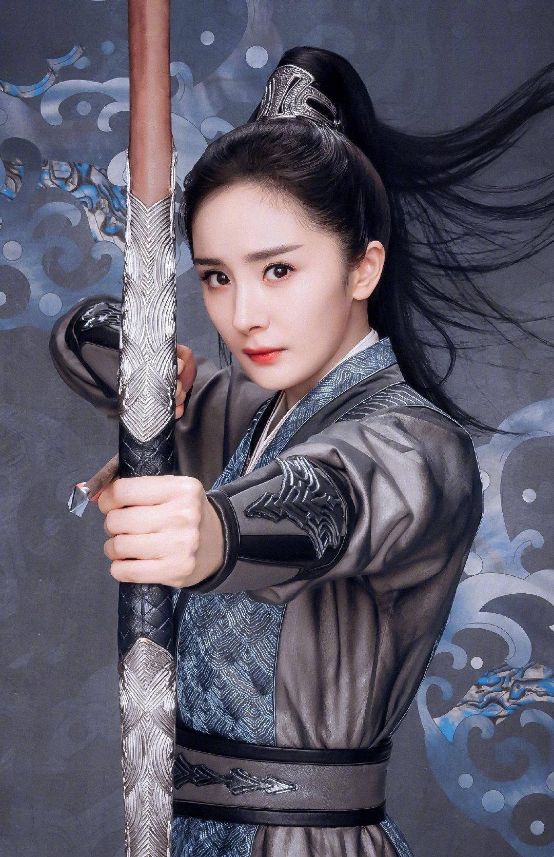 你有多久没有看见黑长卷的杨幂了?_进行_视频_镜头