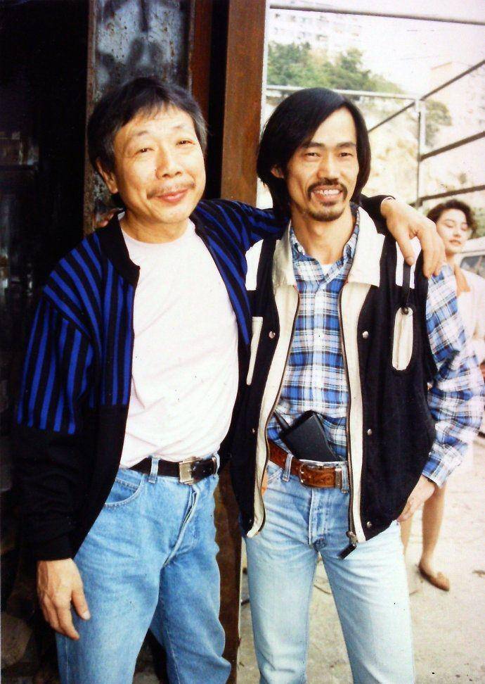 他出演的第一部电影就是李小龙的《精武门》,他因为身形和李小龙相似