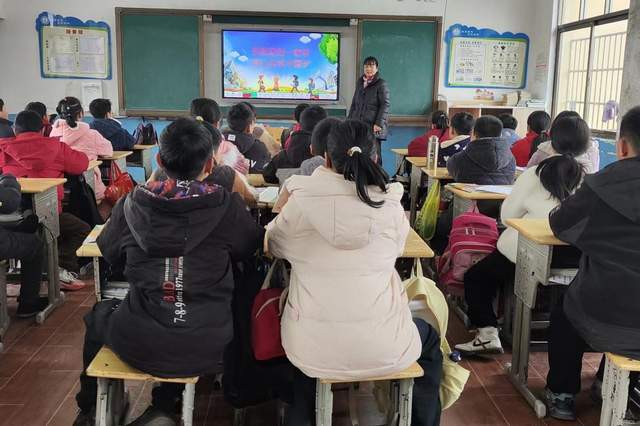 新邵县小塘镇中心小学开展"民族团结一家亲"主题班会活动_中华民族