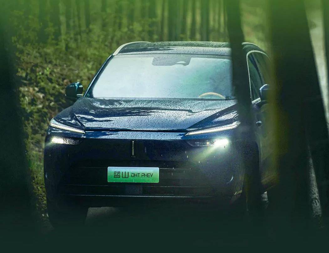 1万辆,虽然同比有所增长,可是一年三四万辆,在年产销3000多万辆的中国