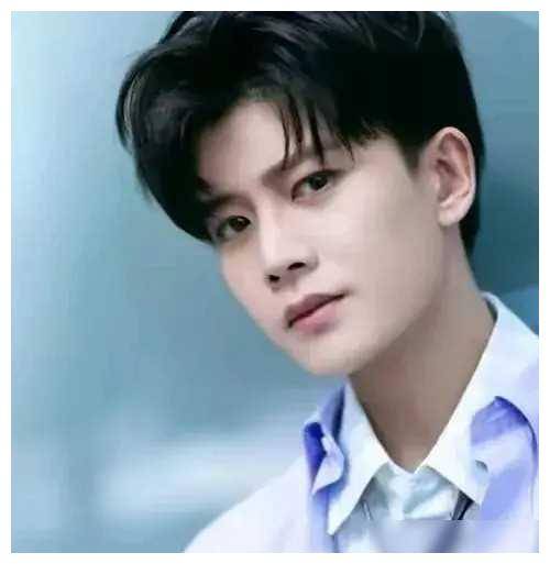 任嘉伦是顶级古装美男子吗?与韩栋等人合照揭秘!_剧中_演技_观众